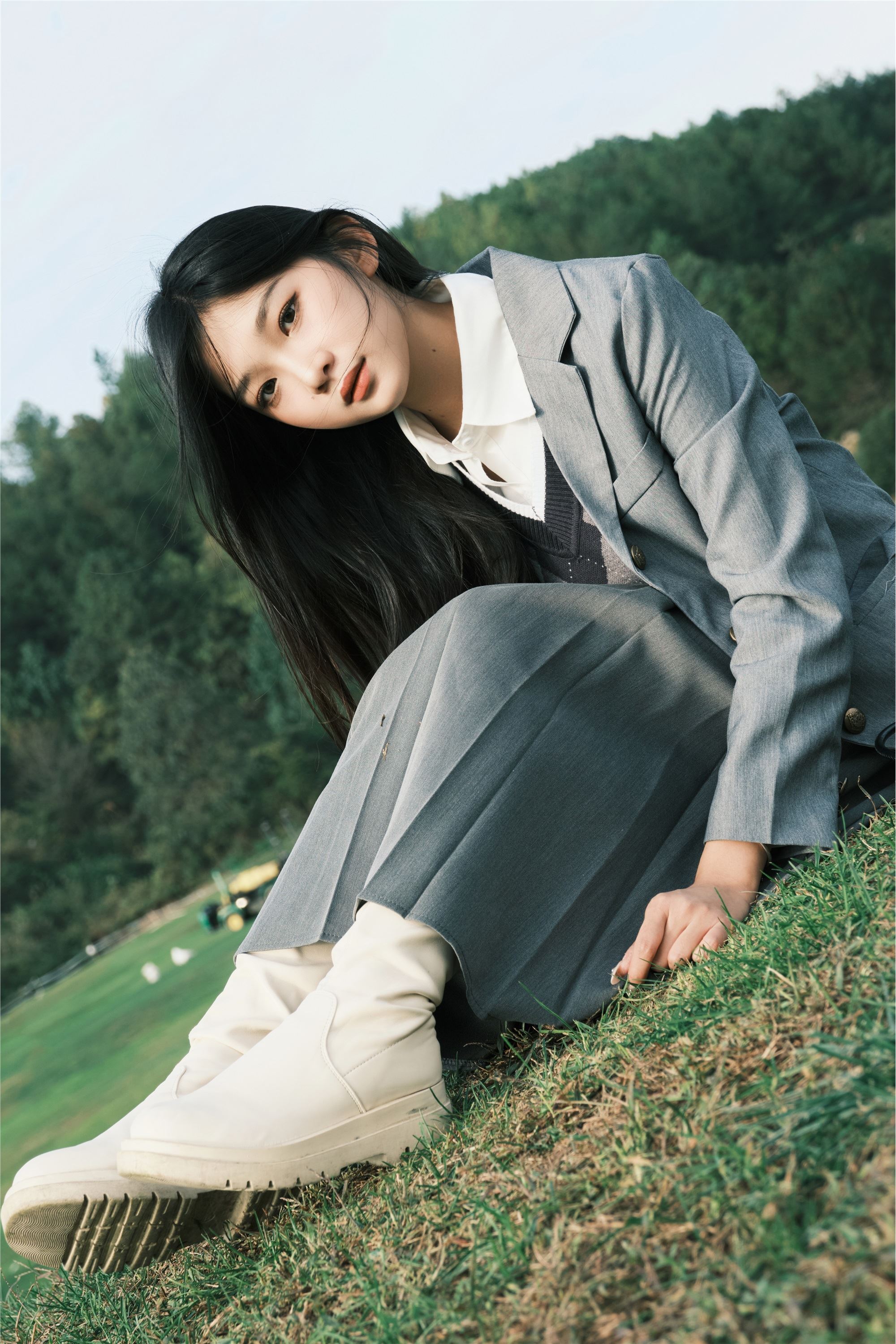 YITUYU艺图语 2025.01.06 草坪学院 一只狸猫